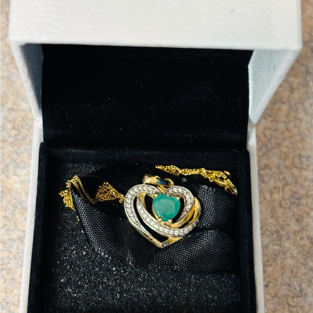 🎄GLENCARA- Gold Diamond
Emerald Celtic heart necklace🎄Lovely Gift! - Picture 9 of 11